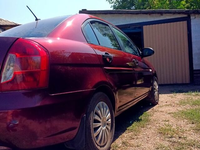 Красный Хендай Акцент, объемом двигателя 1.5 л и пробегом 225 тыс. км за 4600 $, фото 5 на Automoto.ua