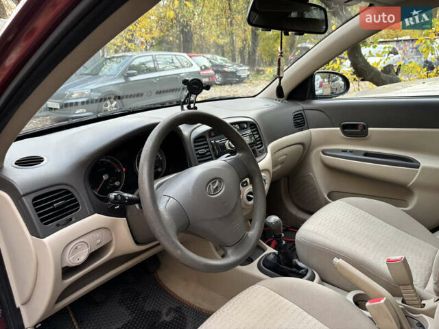 Красный Хендай Акцент, объемом двигателя 1.4 л и пробегом 200 тыс. км за 4750 $, фото 16 на Automoto.ua