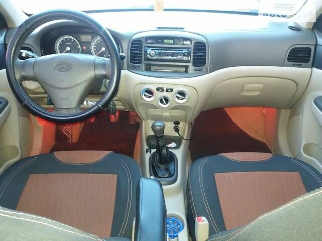 Червоний Хендай Акцент, об'ємом двигуна 1.4 л та пробігом 245 тис. км за 5200 $, фото 4 на Automoto.ua