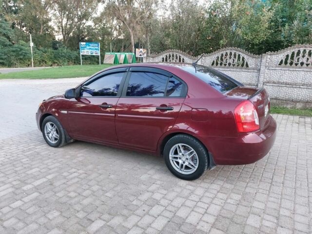 Красный Хендай Акцент, объемом двигателя 1.5 л и пробегом 250 тыс. км за 4450 $, фото 3 на Automoto.ua