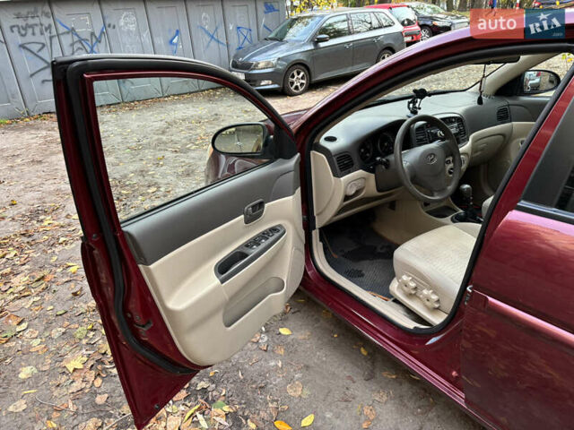 Красный Хендай Акцент, объемом двигателя 1.4 л и пробегом 200 тыс. км за 4750 $, фото 14 на Automoto.ua