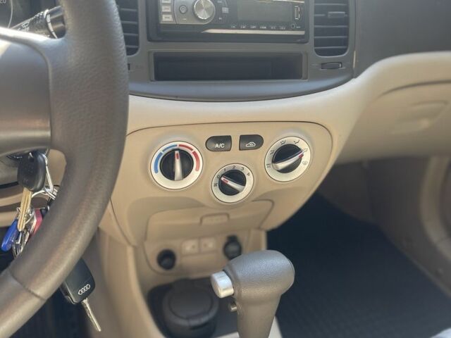 Красный Хендай Акцент, объемом двигателя 1.4 л и пробегом 150 тыс. км за 5300 $, фото 23 на Automoto.ua