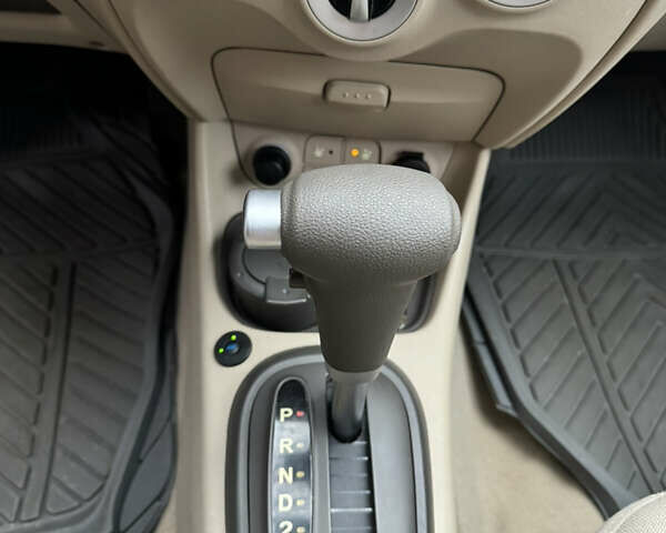 Красный Хендай Акцент, объемом двигателя 1.4 л и пробегом 142 тыс. км за 5500 $, фото 11 на Automoto.ua