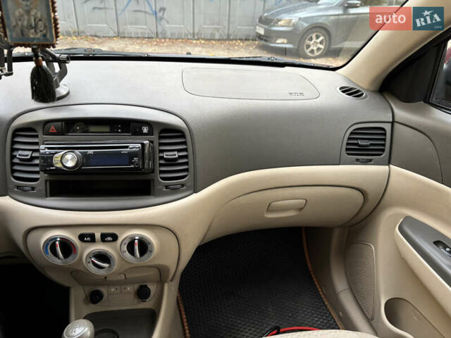 Красный Хендай Акцент, объемом двигателя 1.4 л и пробегом 200 тыс. км за 4750 $, фото 19 на Automoto.ua