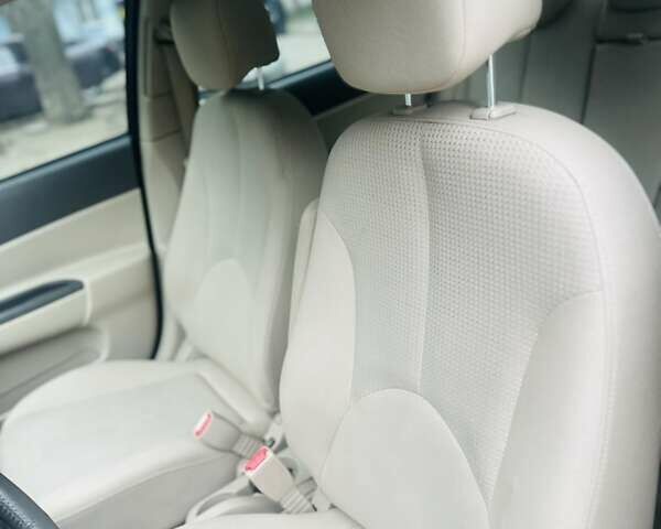 Червоний Хендай Акцент, об'ємом двигуна 1.6 л та пробігом 182 тис. км за 5200 $, фото 1 на Automoto.ua