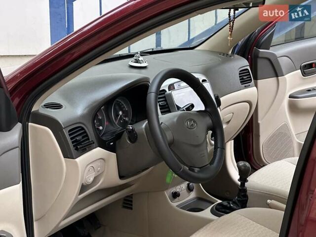Красный Хендай Акцент, объемом двигателя 1.49 л и пробегом 165 тыс. км за 5650 $, фото 49 на Automoto.ua