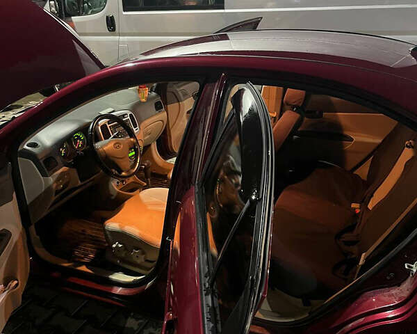 Червоний Хендай Акцент, об'ємом двигуна 1.6 л та пробігом 196 тис. км за 5800 $, фото 14 на Automoto.ua