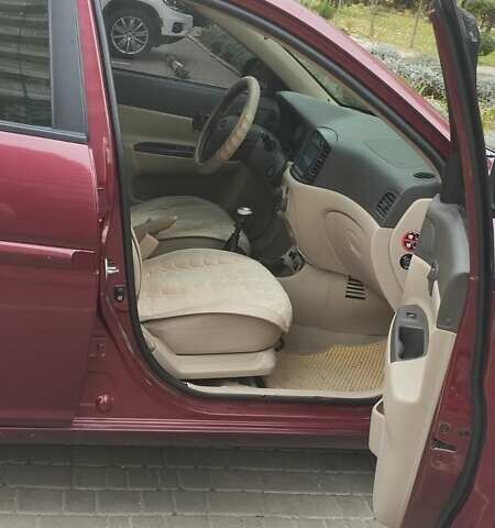 Красный Хендай Акцент, объемом двигателя 1.6 л и пробегом 212 тыс. км за 5700 $, фото 9 на Automoto.ua