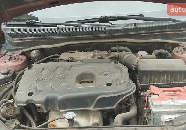 Красный Хендай Акцент, объемом двигателя 1.6 л и пробегом 212 тыс. км за 5700 $, фото 10 на Automoto.ua