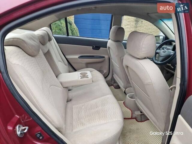 Красный Хендай Акцент, объемом двигателя 1.4 л и пробегом 237 тыс. км за 3900 $, фото 13 на Automoto.ua