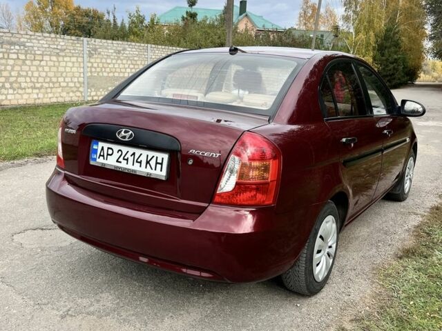 Хендай Акцент 2009 у Запоріжжя на Automoto.ua Червоний Хендай Акцент, об'ємом двигуна 1.4 л та пробігом 215 тис. км за 4250 $, фото 3 на Automoto.ua
