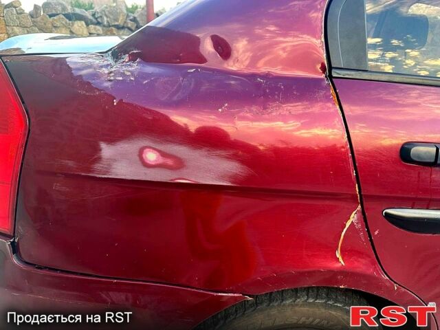 Красный Хендай Акцент, объемом двигателя 1.4 л и пробегом 415 тыс. км за 2800 $, фото 3 на Automoto.ua