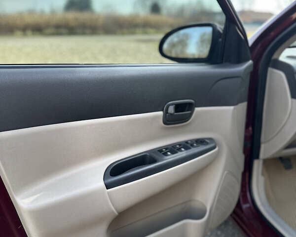 Красный Хендай Акцент, объемом двигателя 1.4 л и пробегом 79 тыс. км за 5399 $, фото 17 на Automoto.ua