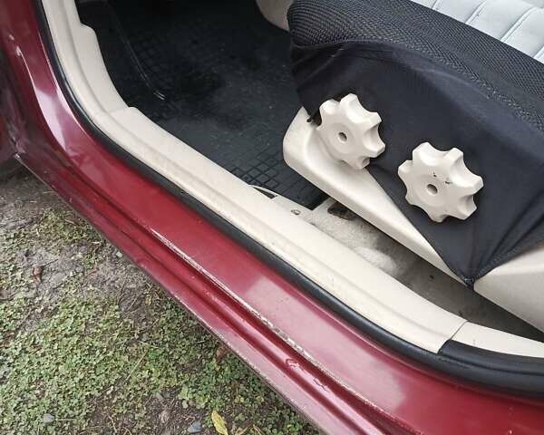 Красный Хендай Акцент, объемом двигателя 1.4 л и пробегом 228 тыс. км за 4700 $, фото 8 на Automoto.ua