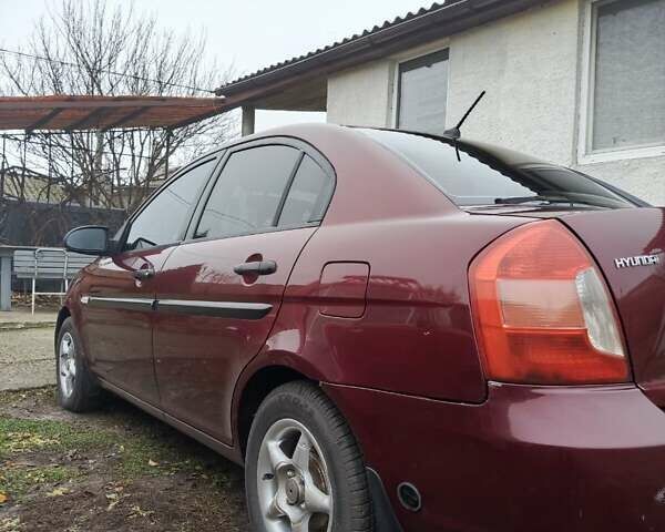 Красный Хендай Акцент, объемом двигателя 1.4 л и пробегом 228 тыс. км за 4700 $, фото 5 на Automoto.ua