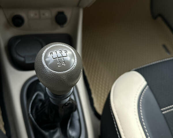 Красный Хендай Акцент, объемом двигателя 1.4 л и пробегом 79 тыс. км за 5399 $, фото 21 на Automoto.ua