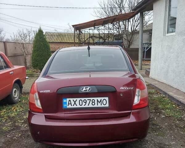 Красный Хендай Акцент, объемом двигателя 1.4 л и пробегом 228 тыс. км за 4700 $, фото 4 на Automoto.ua