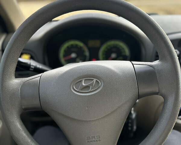 Красный Хендай Акцент, объемом двигателя 1.4 л и пробегом 79 тыс. км за 5399 $, фото 20 на Automoto.ua