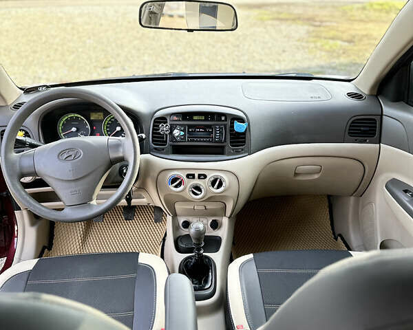 Красный Хендай Акцент, объемом двигателя 1.4 л и пробегом 79 тыс. км за 5399 $, фото 13 на Automoto.ua