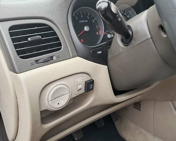 Красный Хендай Акцент, объемом двигателя 1.4 л и пробегом 228 тыс. км за 4700 $, фото 12 на Automoto.ua