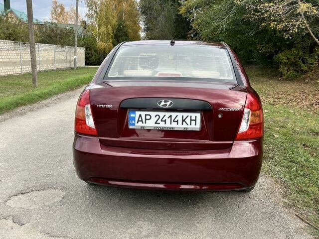 Хендай Акцент 2009 у Запоріжжя на Automoto.ua Червоний Хендай Акцент, об'ємом двигуна 1.4 л та пробігом 215 тис. км за 4250 $, фото 4 на Automoto.ua