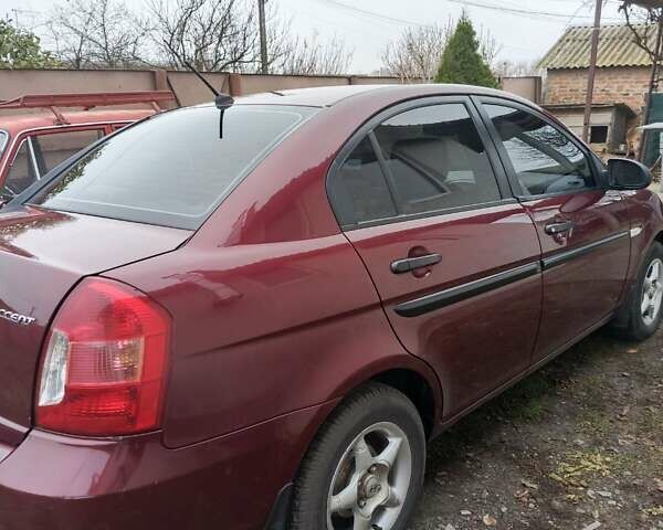 Красный Хендай Акцент, объемом двигателя 1.4 л и пробегом 228 тыс. км за 4700 $, фото 6 на Automoto.ua