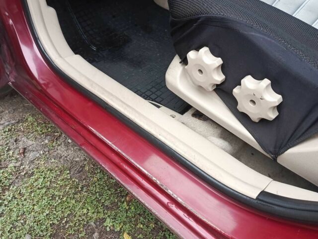 Червоний Хендай Акцент, об'ємом двигуна 1.4 л та пробігом 229 тис. км за 4700 $, фото 7 на Automoto.ua