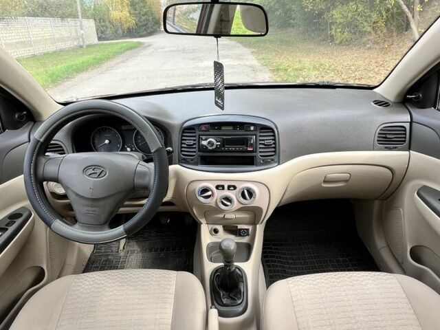 Хендай Акцент 2009 у Запоріжжя на Automoto.ua Червоний Хендай Акцент, об'ємом двигуна 1.4 л та пробігом 215 тис. км за 4250 $, фото 11 на Automoto.ua