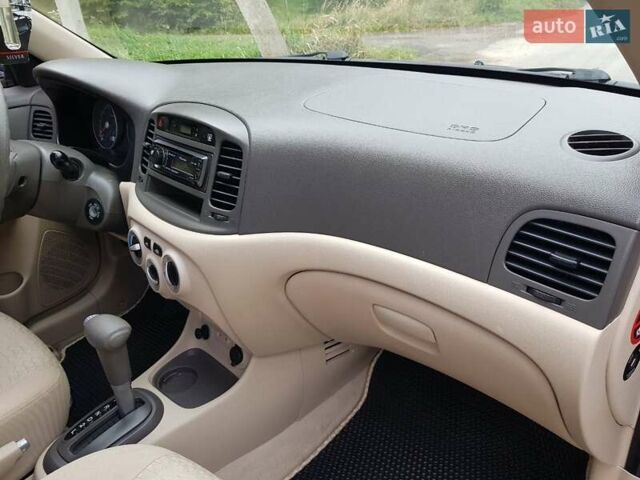 Червоний Хендай Акцент, об'ємом двигуна 1.4 л та пробігом 107 тис. км за 6750 $, фото 27 на Automoto.ua
