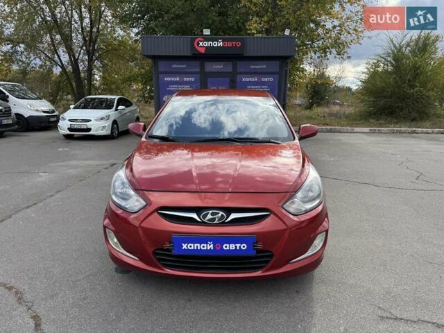 Красный Хендай Акцент, объемом двигателя 1.59 л и пробегом 178 тыс. км за 7700 $, фото 1 на Automoto.ua