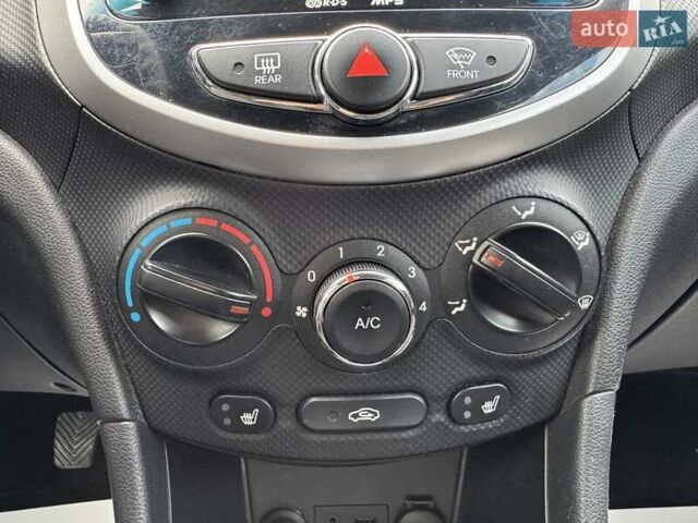 Красный Хендай Акцент, объемом двигателя 1.59 л и пробегом 178 тыс. км за 7700 $, фото 17 на Automoto.ua