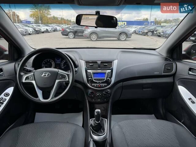 Красный Хендай Акцент, объемом двигателя 1.59 л и пробегом 178 тыс. км за 7700 $, фото 16 на Automoto.ua