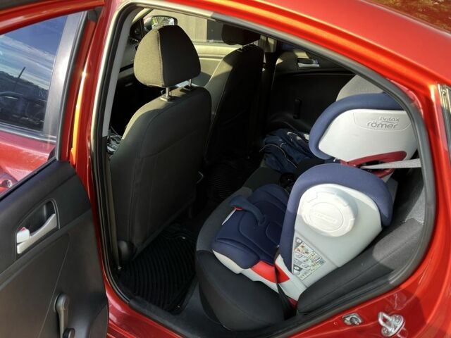 Червоний Хендай Акцент, об'ємом двигуна 1.4 л та пробігом 144 тис. км за 8600 $, фото 5 на Automoto.ua