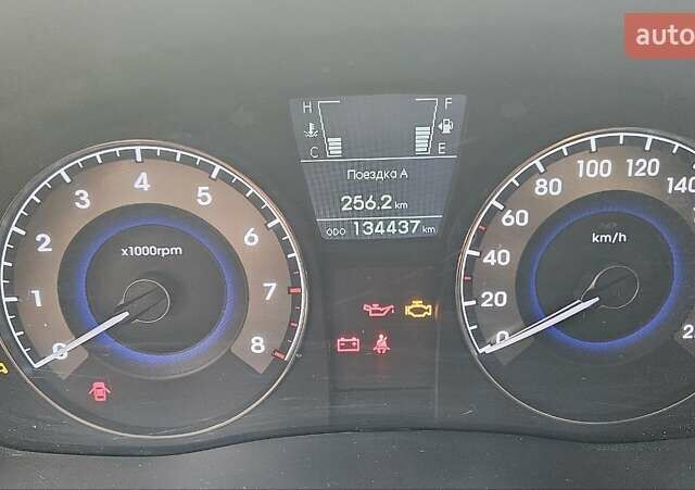 Красный Хендай Акцент, объемом двигателя 1.4 л и пробегом 134 тыс. км за 6500 $, фото 13 на Automoto.ua