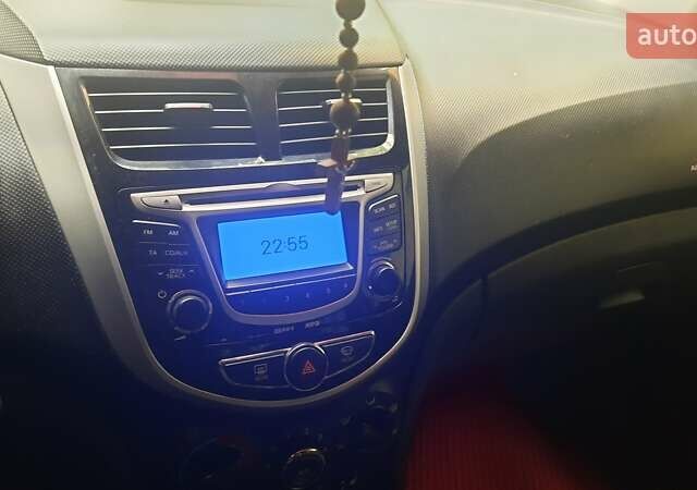Красный Хендай Акцент, объемом двигателя 1.6 л и пробегом 63 тыс. км за 8200 $, фото 4 на Automoto.ua