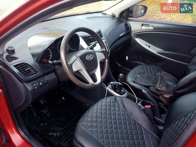 Хендай Акцент 2011 в Полтаве на Automoto.ua Красный Хендай Акцент, объемом двигателя 1.4 л и пробегом 177 тыс. км за 5999 $, фото 3 на Automoto.ua