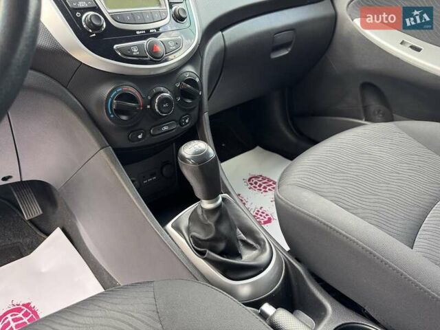 Красный Хендай Акцент, объемом двигателя 1.59 л и пробегом 178 тыс. км за 7700 $, фото 12 на Automoto.ua