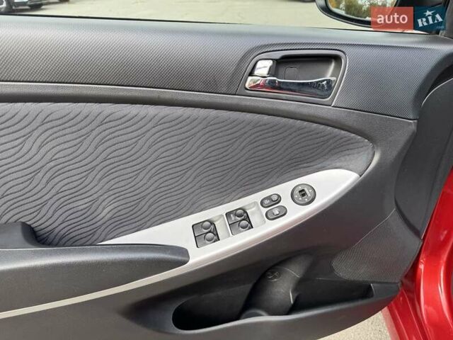 Красный Хендай Акцент, объемом двигателя 1.59 л и пробегом 178 тыс. км за 7700 $, фото 9 на Automoto.ua