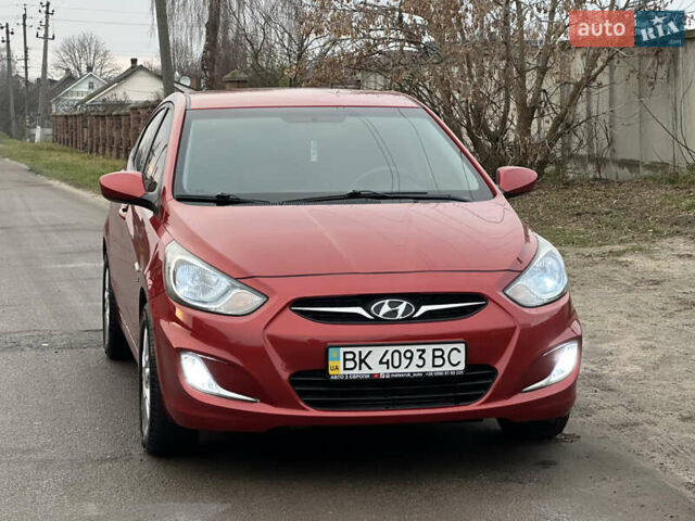 Красный Хендай Акцент, объемом двигателя 1.6 л и пробегом 81 тыс. км за 9200 $, фото 2 на Automoto.ua
