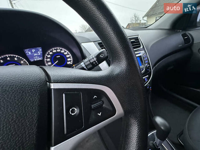 Красный Хендай Акцент, объемом двигателя 1.6 л и пробегом 81 тыс. км за 9200 $, фото 58 на Automoto.ua