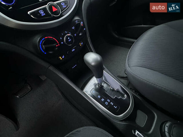 Красный Хендай Акцент, объемом двигателя 1.6 л и пробегом 81 тыс. км за 9200 $, фото 69 на Automoto.ua