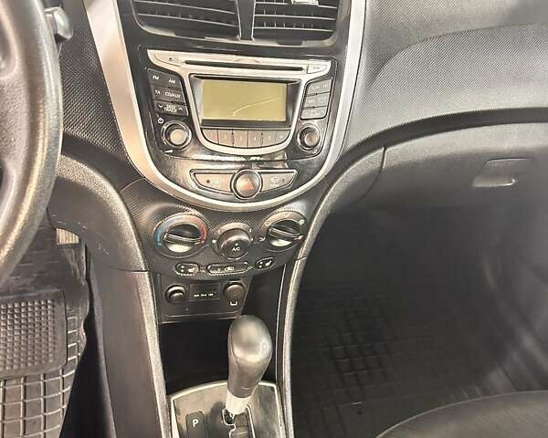 Червоний Хендай Акцент, об'ємом двигуна 1.4 л та пробігом 197 тис. км за 7600 $, фото 11 на Automoto.ua