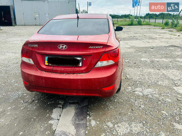 Красный Хендай Акцент, объемом двигателя 1.6 л и пробегом 250 тыс. км за 7800 $, фото 1 на Automoto.ua