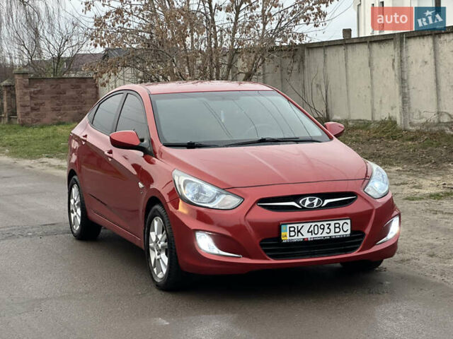 Красный Хендай Акцент, объемом двигателя 1.6 л и пробегом 81 тыс. км за 9200 $, фото 3 на Automoto.ua