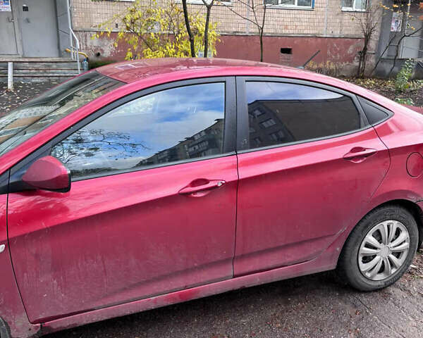 Красный Хендай Акцент, объемом двигателя 1.4 л и пробегом 133 тыс. км за 4800 $, фото 8 на Automoto.ua