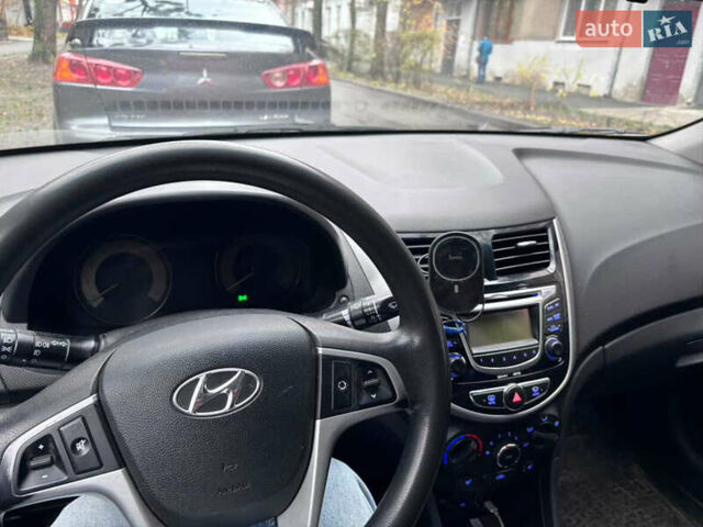 Красный Хендай Акцент, объемом двигателя 1.4 л и пробегом 133 тыс. км за 4800 $, фото 10 на Automoto.ua