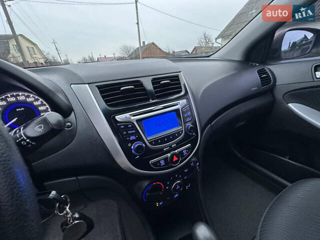 Красный Хендай Акцент, объемом двигателя 1.6 л и пробегом 81 тыс. км за 9200 $, фото 66 на Automoto.ua