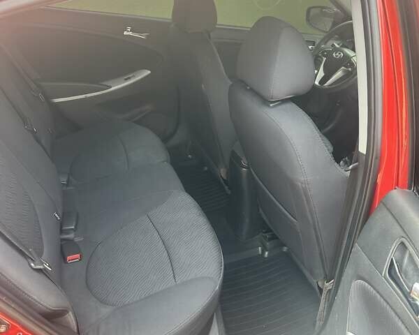 Красный Хендай Акцент, объемом двигателя 1.6 л и пробегом 250 тыс. км за 7800 $, фото 6 на Automoto.ua