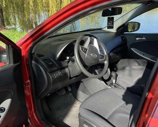 Красный Хендай Акцент, объемом двигателя 1.4 л и пробегом 104 тыс. км за 7300 $, фото 6 на Automoto.ua