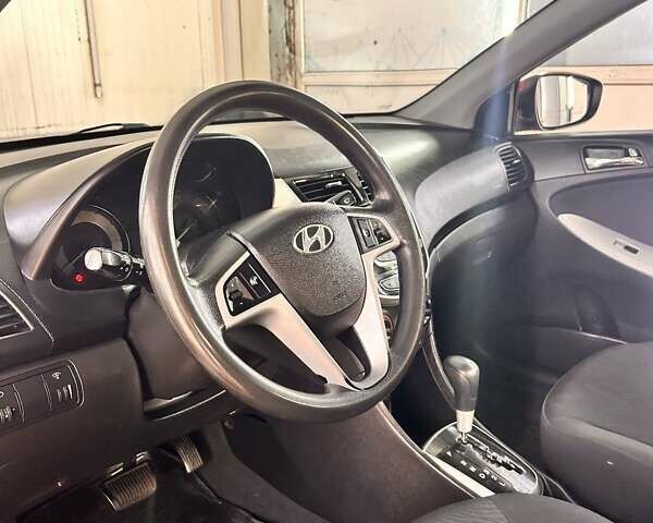 Червоний Хендай Акцент, об'ємом двигуна 1.4 л та пробігом 197 тис. км за 7600 $, фото 43 на Automoto.ua